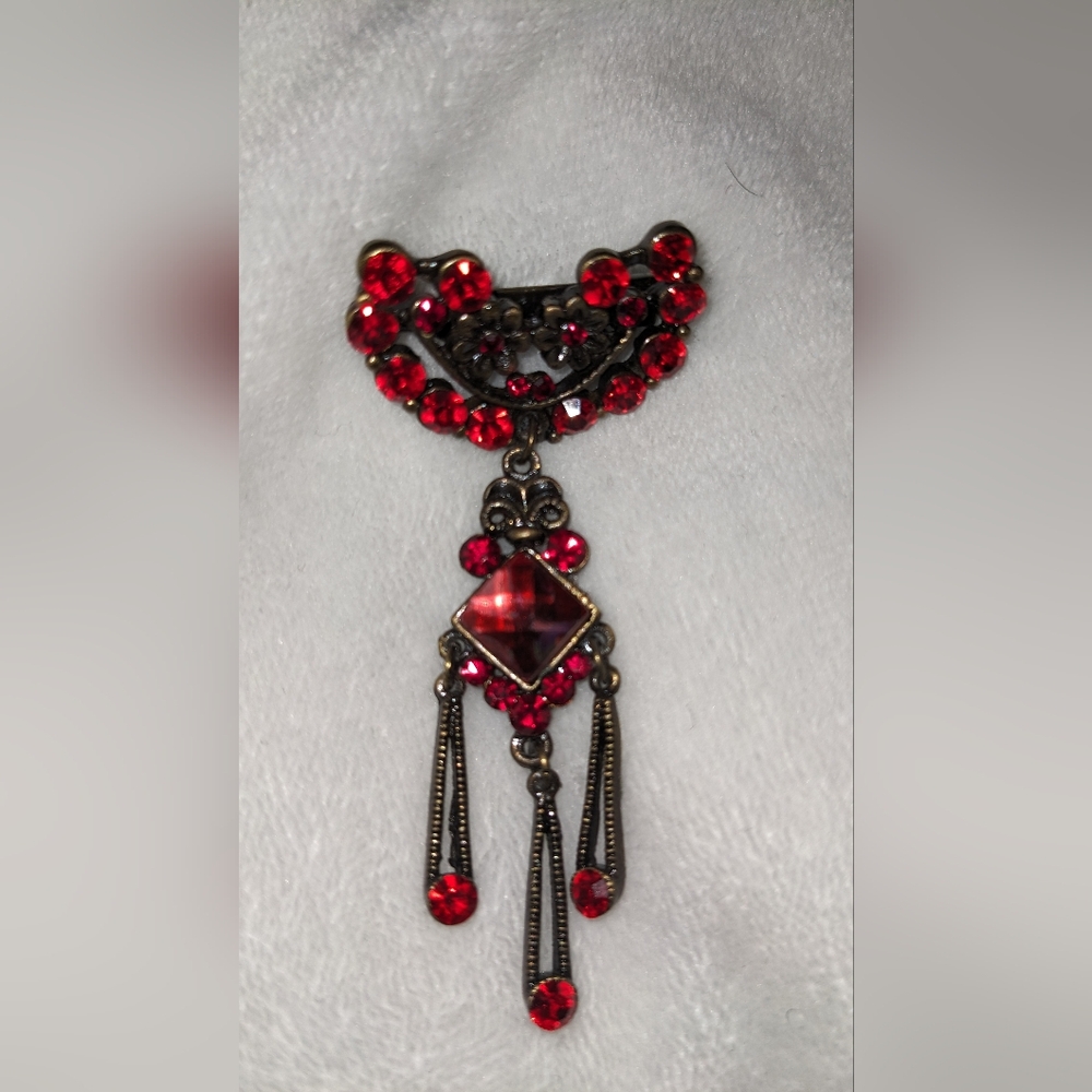 ❤️ Vintage Look Red Rhinestones Pin Brooch New Gift